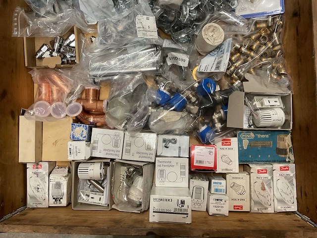 Partij installatiemateriaal - afbeelding 2 van  3