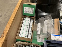 Partij installatiemateriaal - afbeelding 2 van  10