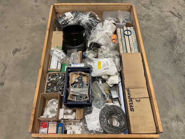 Partij installatiemateriaal - afbeelding 1 van  10