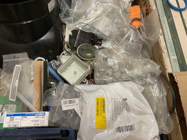 Partij installatiemateriaal - afbeelding 9 van  10