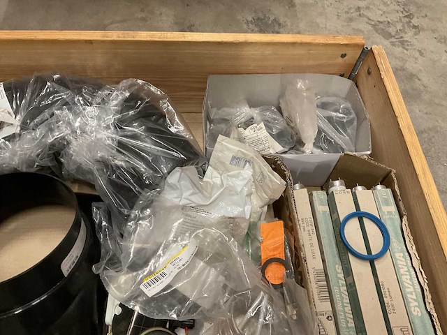 Partij installatiemateriaal - afbeelding 10 van  10