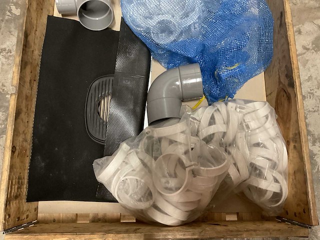 Partij installatiemateriaal - afbeelding 2 van  3