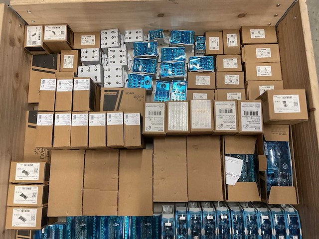 Partij installatiemateriaal - afbeelding 3 van  3