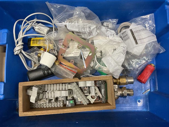 Partij installatiemateriaal - afbeelding 2 van  5