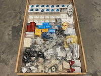 Partij installatiemateriaal - afbeelding 1 van  11