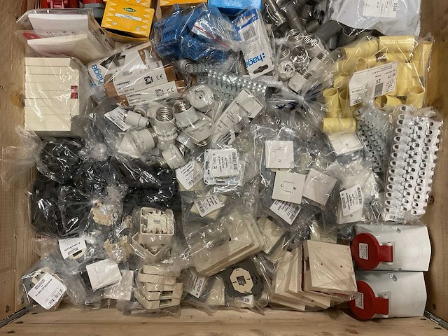 Partij installatiemateriaal - afbeelding 4 van  11