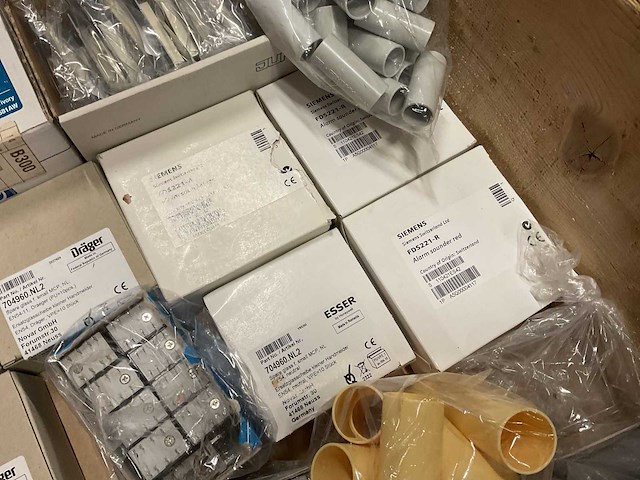 Partij installatiemateriaal - afbeelding 11 van  11