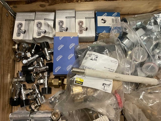 Partij installatiemateriaal - afbeelding 5 van  10