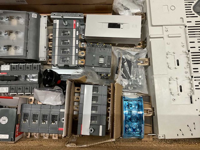 Partij installatiemateriaal - afbeelding 6 van  8