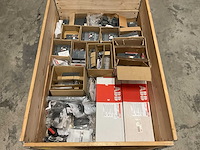 Partij installatiemateriaal - afbeelding 1 van  8