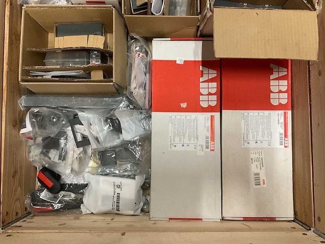 Partij installatiemateriaal - afbeelding 2 van  8