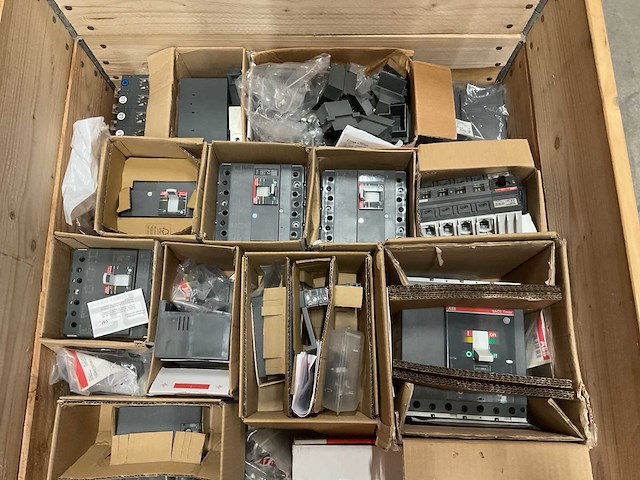 Partij installatiemateriaal - afbeelding 3 van  8