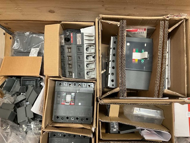 Partij installatiemateriaal - afbeelding 8 van  8