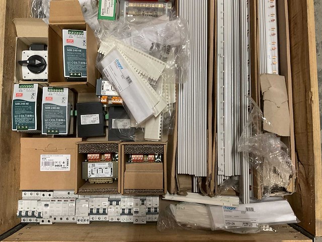 Partij installatiemateriaal - afbeelding 2 van  6