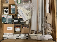 Partij installatiemateriaal - afbeelding 2 van  6