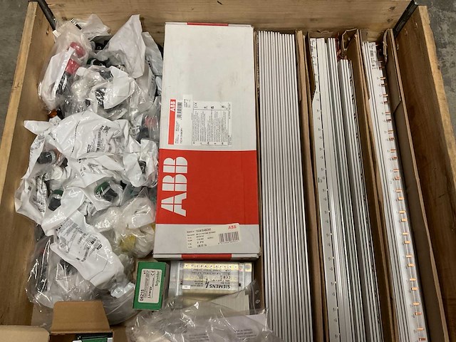 Partij installatiemateriaal - afbeelding 3 van  6