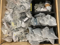 Partij installatiemateriaal - afbeelding 2 van  9