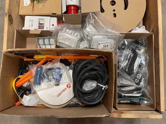 Partij installatiemateriaal - afbeelding 5 van  12