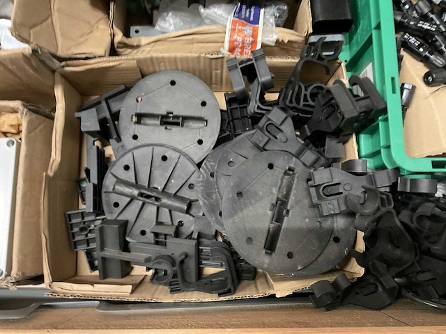 Partij installatiemateriaal - afbeelding 6 van  9