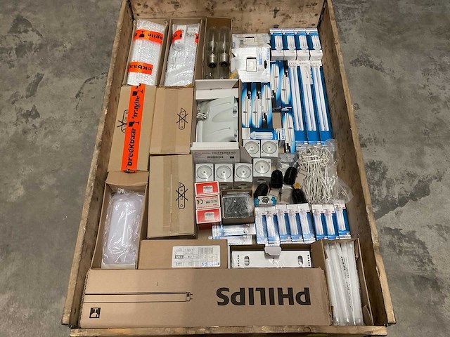 Partij installatiemateriaal - afbeelding 1 van  8