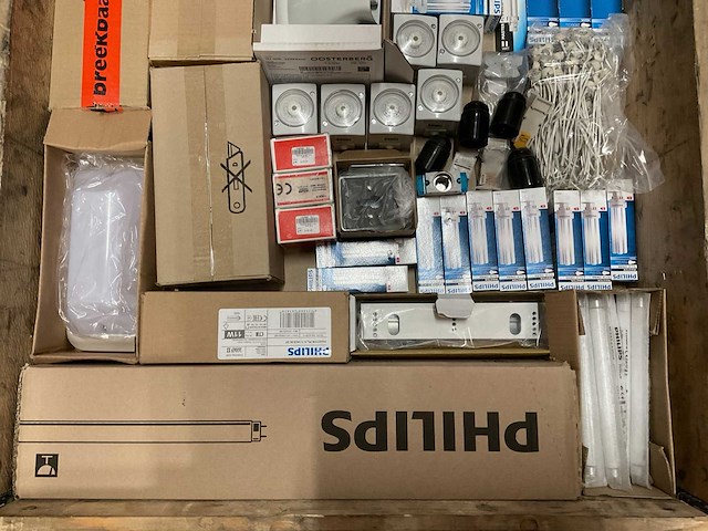 Partij installatiemateriaal - afbeelding 2 van  8