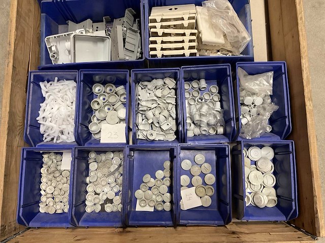 Partij installatiemateriaal - afbeelding 2 van  3