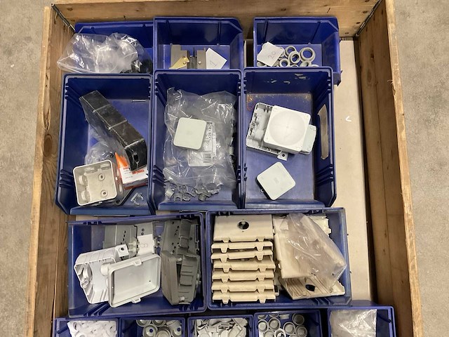 Partij installatiemateriaal - afbeelding 3 van  3