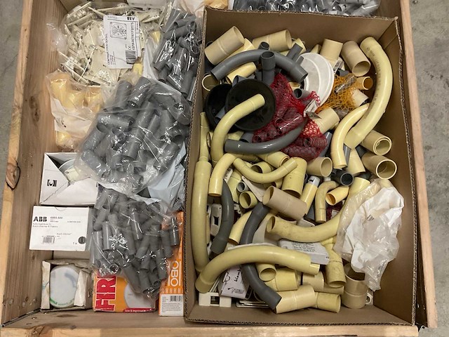 Partij installatiemateriaal - afbeelding 2 van  8