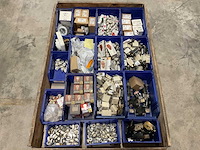 Partij installatiemateriaal - afbeelding 1 van  3