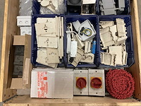 Partij installatiemateriaal - afbeelding 2 van  3