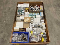 Partij installatiemateriaal - afbeelding 1 van  10