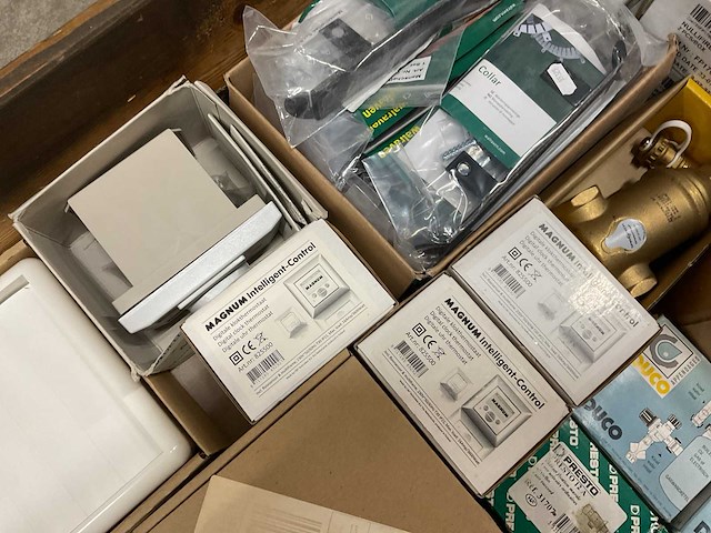 Partij installatiemateriaal - afbeelding 9 van  10