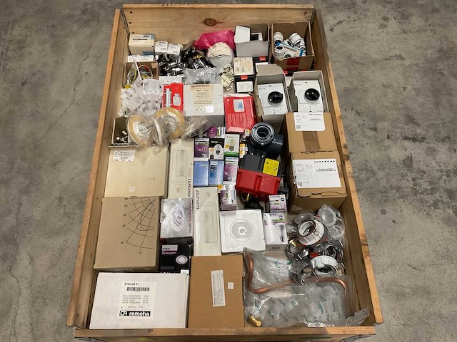 Partij installatiemateriaal - afbeelding 1 van  7