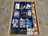 Partij installatiemateriaal - afbeelding 1 van  7