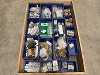 Partij installatiemateriaal - afbeelding 1 van  3