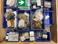 Partij installatiemateriaal - afbeelding 2 van  3