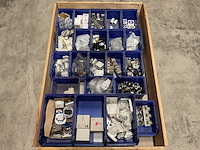 Partij installatiemateriaal - afbeelding 1 van  3