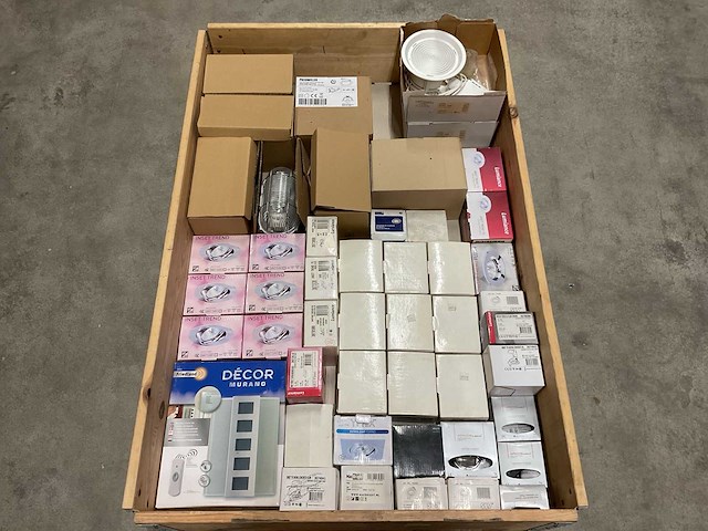 Partij installatiemateriaal - afbeelding 1 van  3