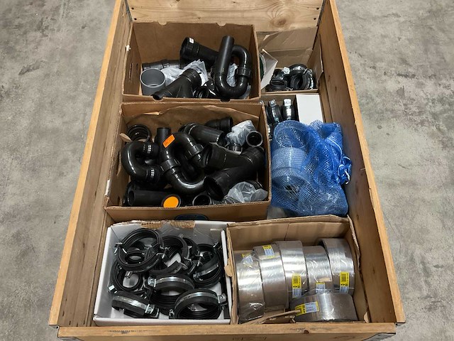 Partij installatiemateriaal - afbeelding 1 van  9