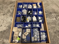 Partij installatiemateriaal - afbeelding 1 van  1