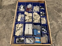 Partij installatiemateriaal - afbeelding 1 van  3