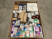 Partij installatiemateriaal - afbeelding 1 van  3