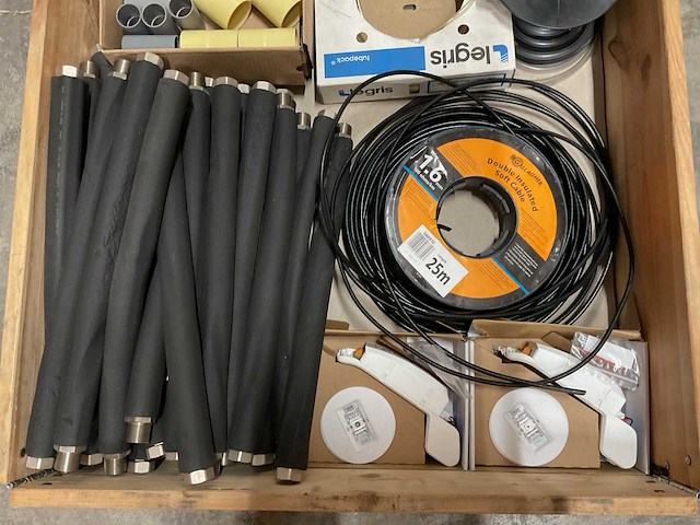 Partij installatiemateriaal - afbeelding 2 van  3
