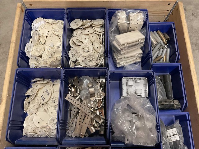 Partij installatiemateriaal - afbeelding 2 van  2
