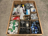 Partij installatiemateriaal - afbeelding 1 van  3