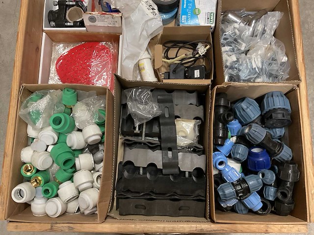 Partij installatiemateriaal - afbeelding 2 van  3