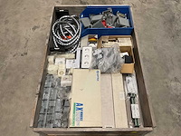 Partij installatiemateriaal - afbeelding 1 van  3