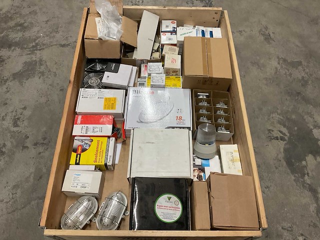 Partij installatiemateriaal - afbeelding 1 van  10