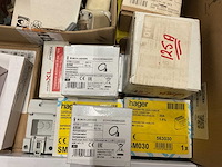 Partij installatiemateriaal - afbeelding 9 van  10