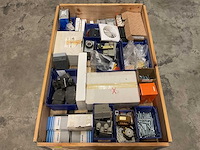 Partij installatiemateriaal - afbeelding 1 van  3